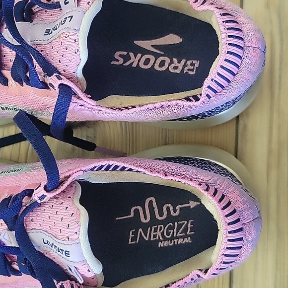 Women's Brooks Levitate 2 Sneakers - Picture 6 of 7